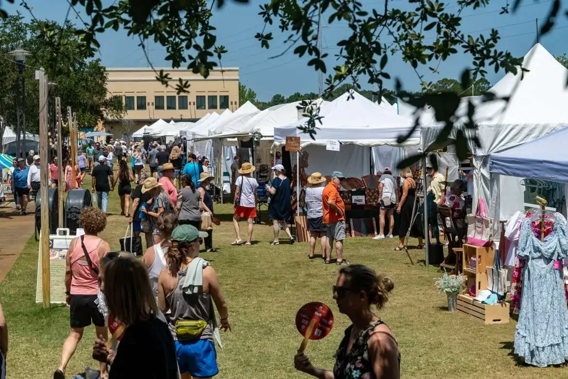 Photos From ArtsQuest Fine Arts Festival at Grand Boulevard