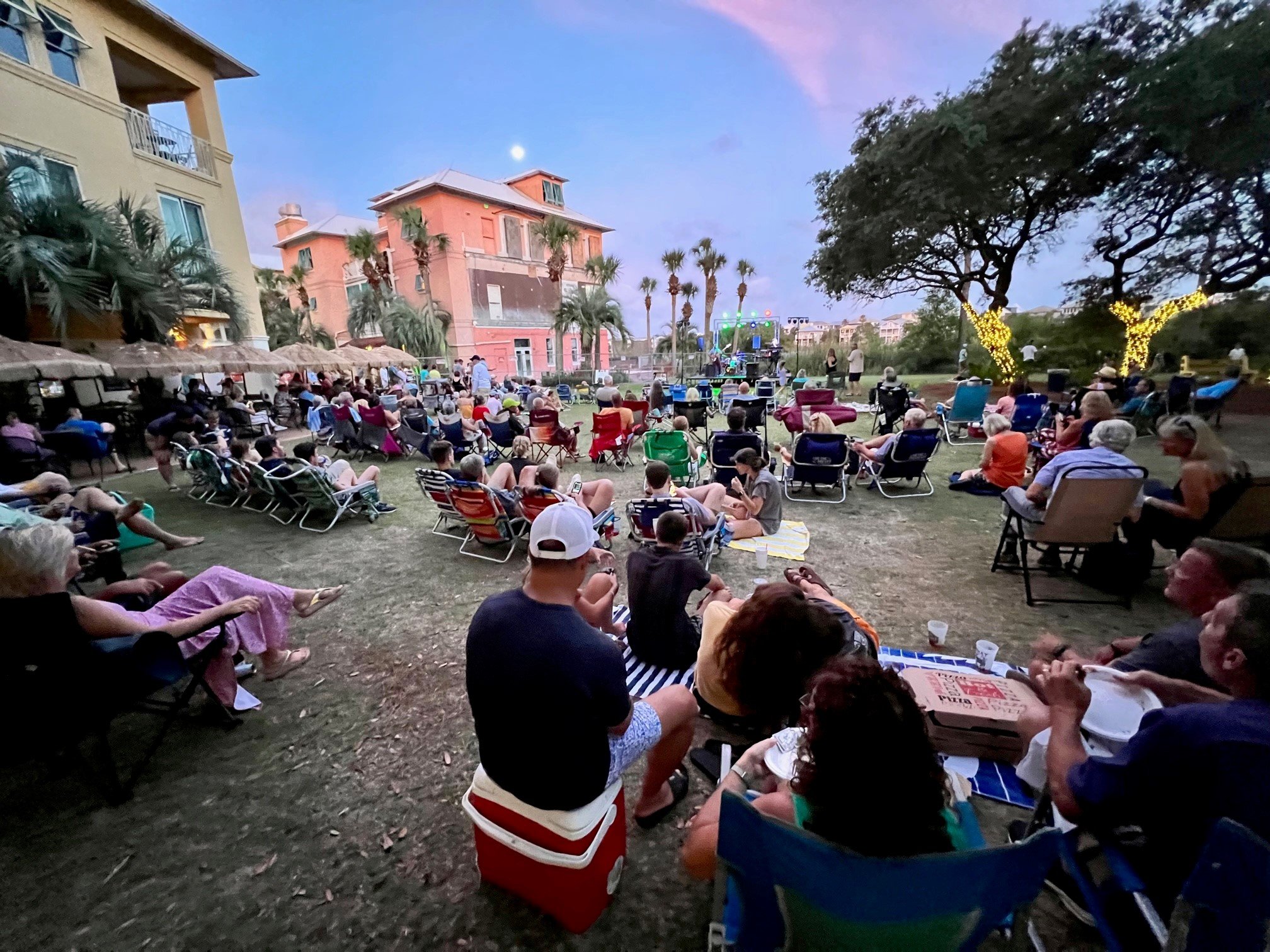 GroovinOnTheGreen.jpg