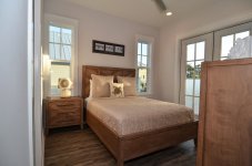 queen bedroom 3.jpg