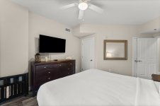 7-web-or-mls-9900-s-thomas-dr-1210.jpg