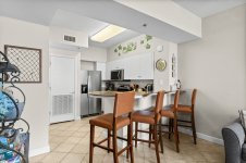 13-web-or-mls-9900-s-thomas-dr-1210.jpg